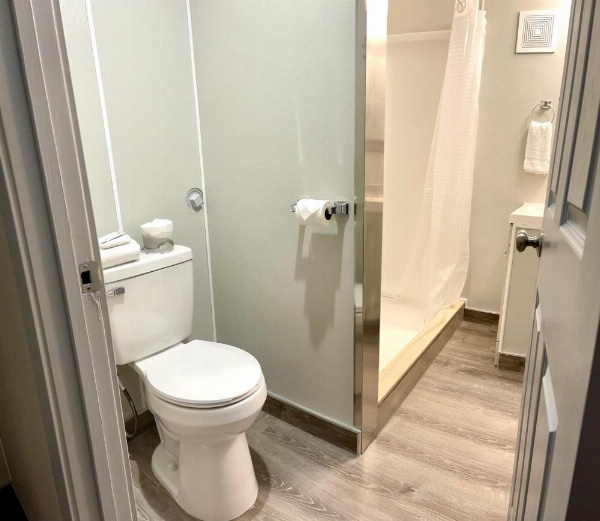 Emerald Best Motel image 11