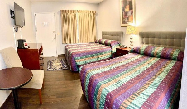 Emerald Best Motel image 13